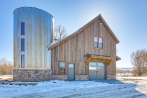 Mountain View, Riverfront Del Norte Barndominium